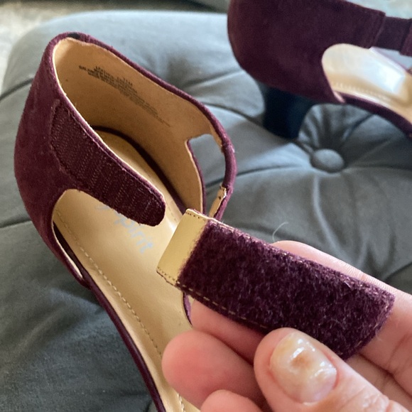 Easy spirit burgundy suede heels with crossover Velcro strap - Picture 3 of 15